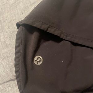 Lululemon hotty hot short size 6, very good condition